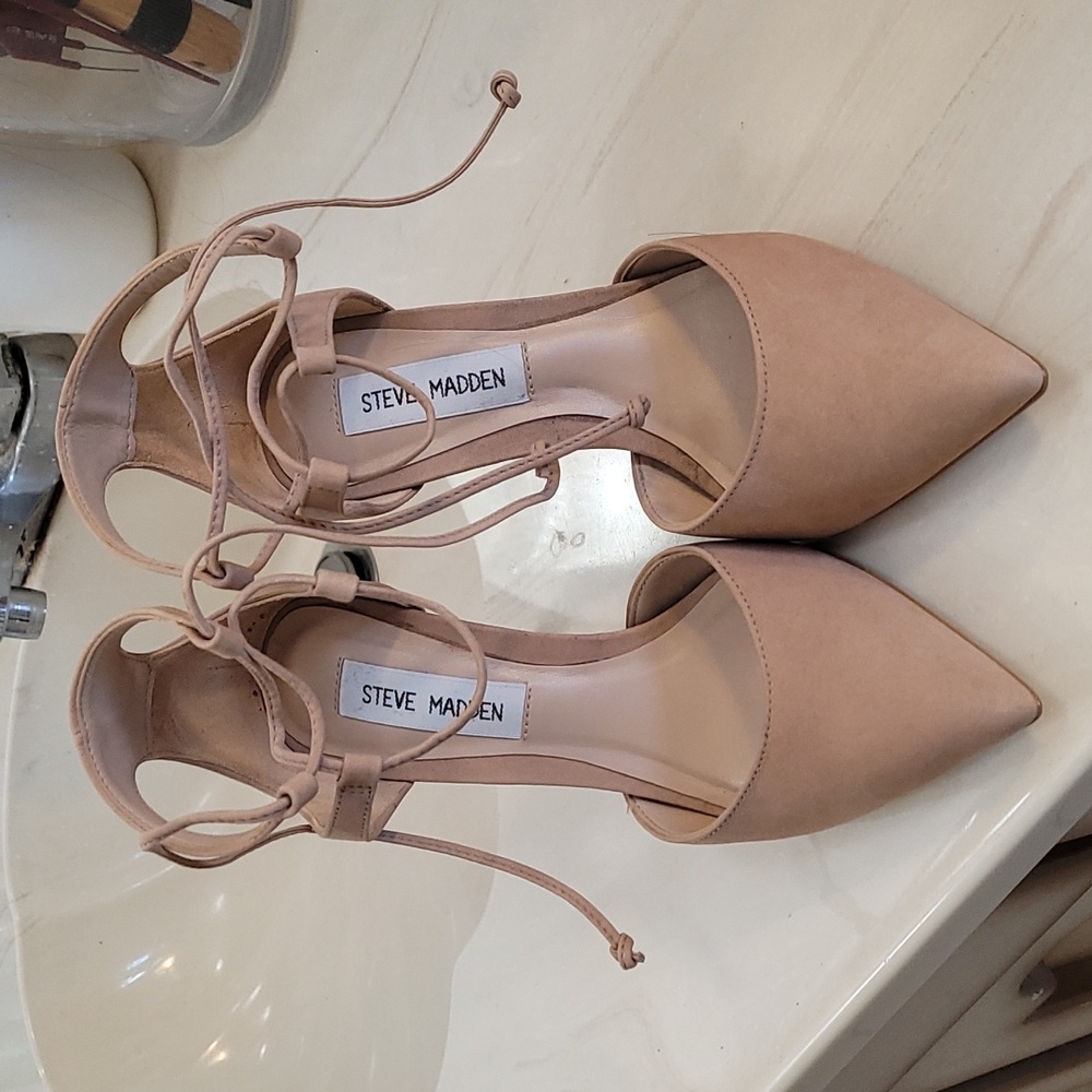 Steve madden pointed toe pump - size 5.5